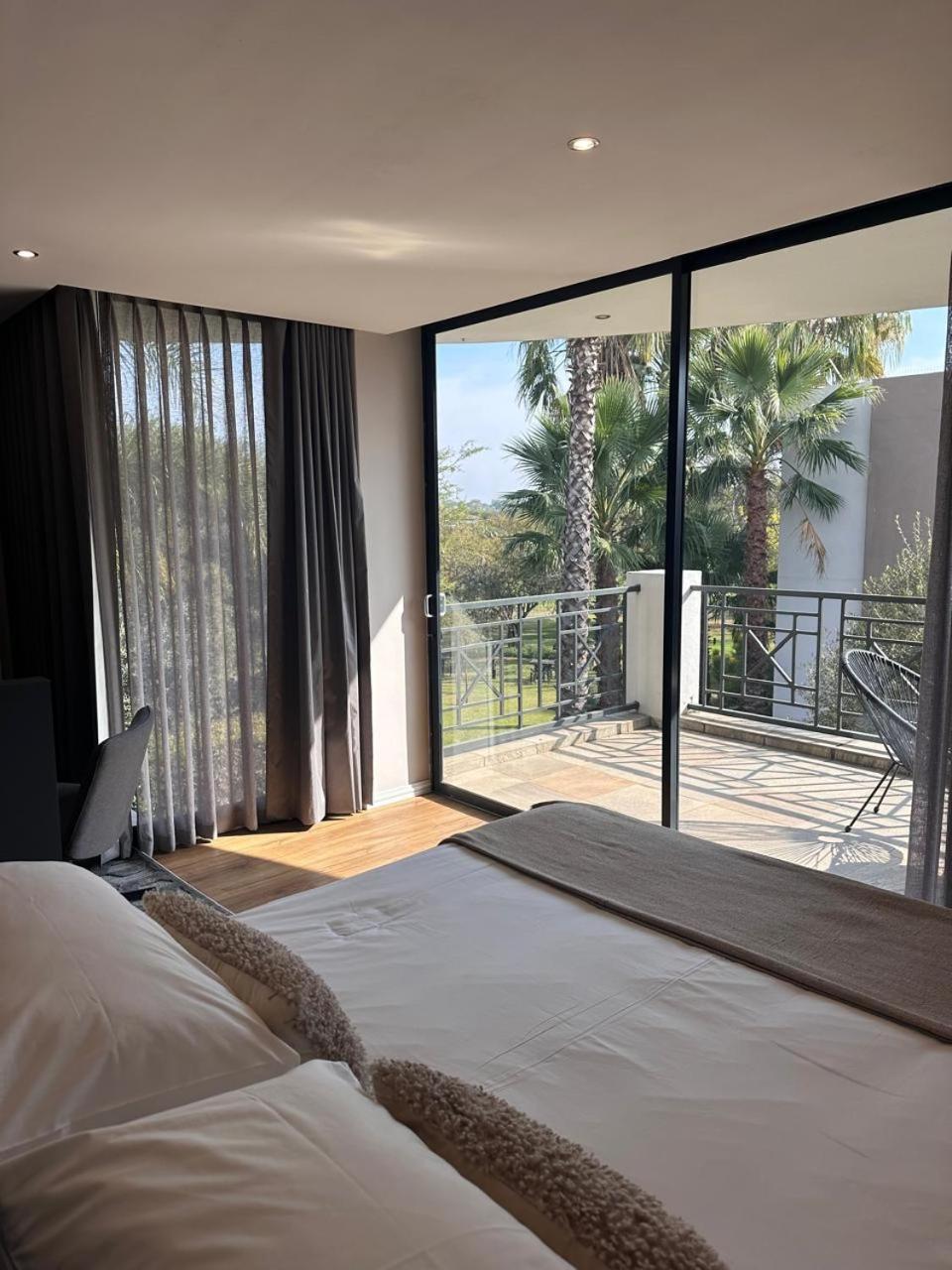 The Lakes Boutique Lodge Претория Экстерьер фото